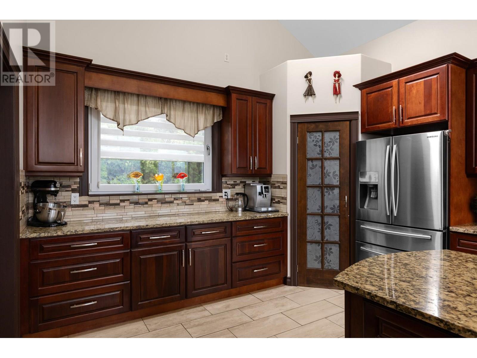 5585 REID ROAD - 16