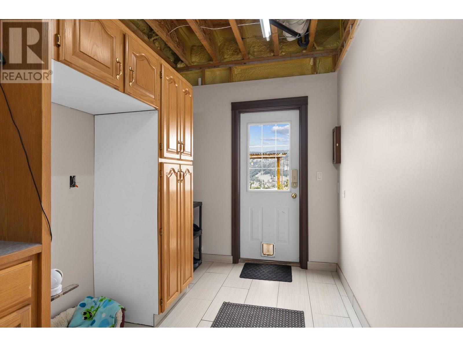 5585 REID ROAD - 40