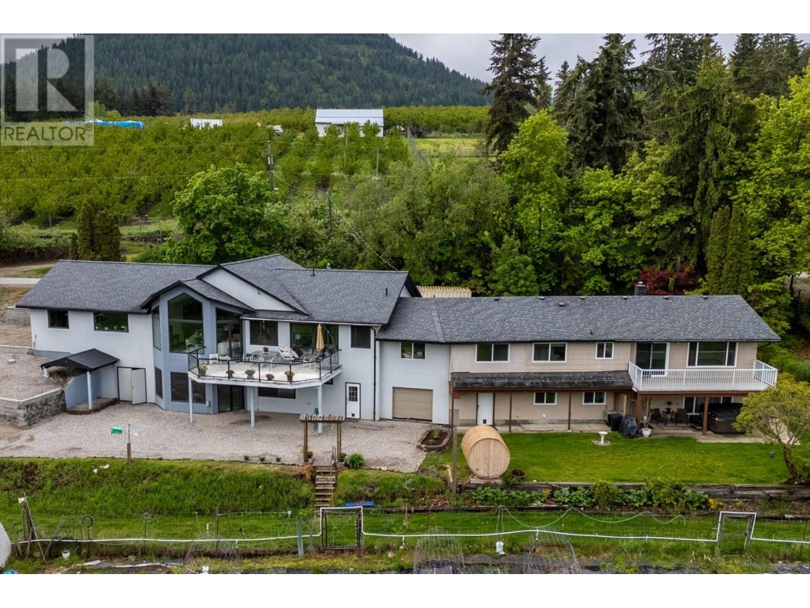 5585 REID ROAD - 1