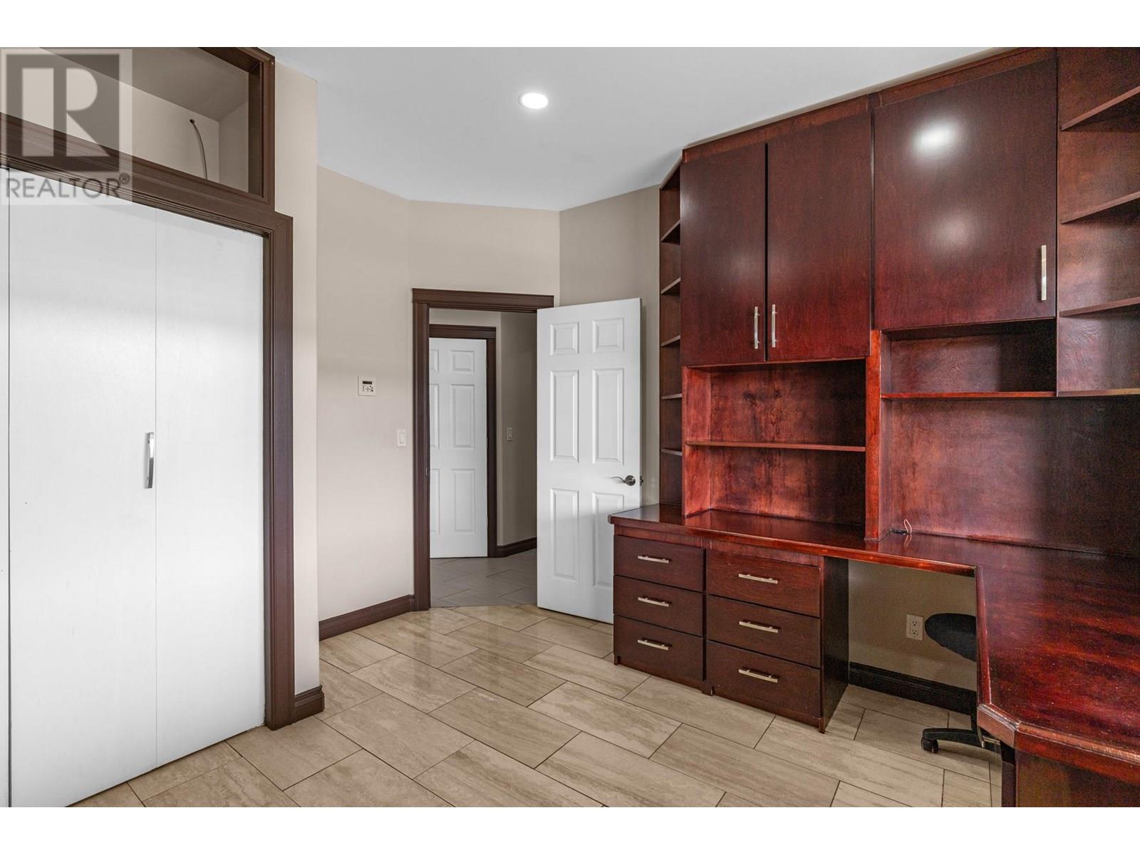 5585 REID ROAD - 37