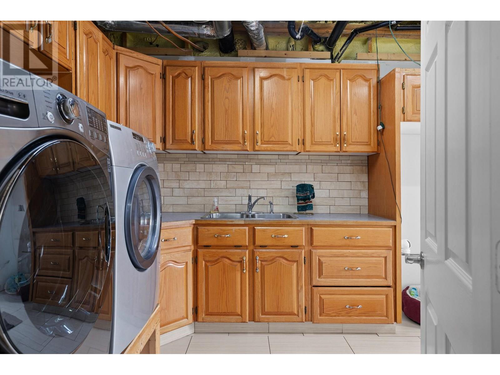 5585 REID ROAD - 39