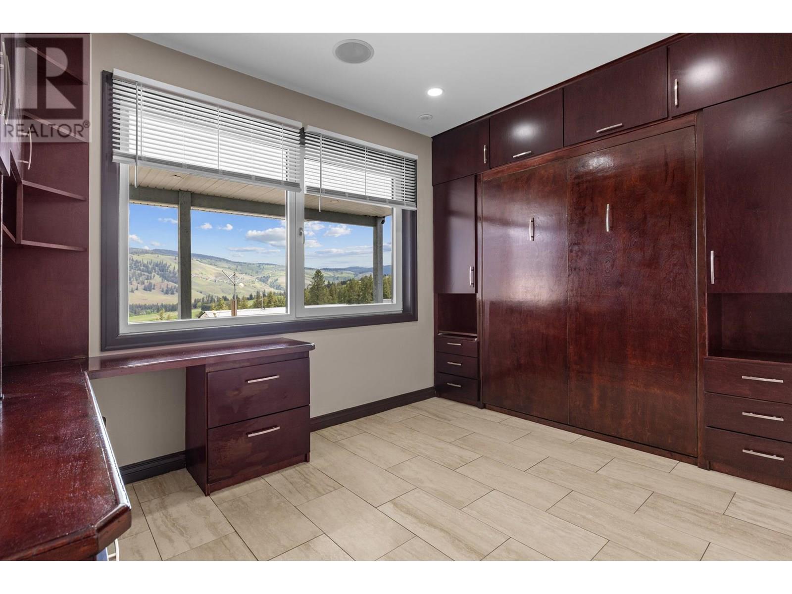 5585 REID ROAD - 36