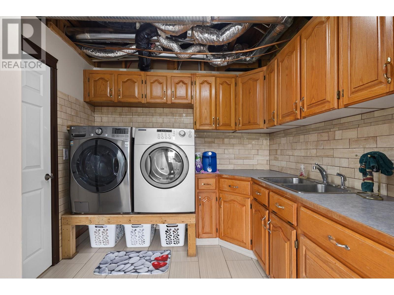 5585 REID ROAD - 41