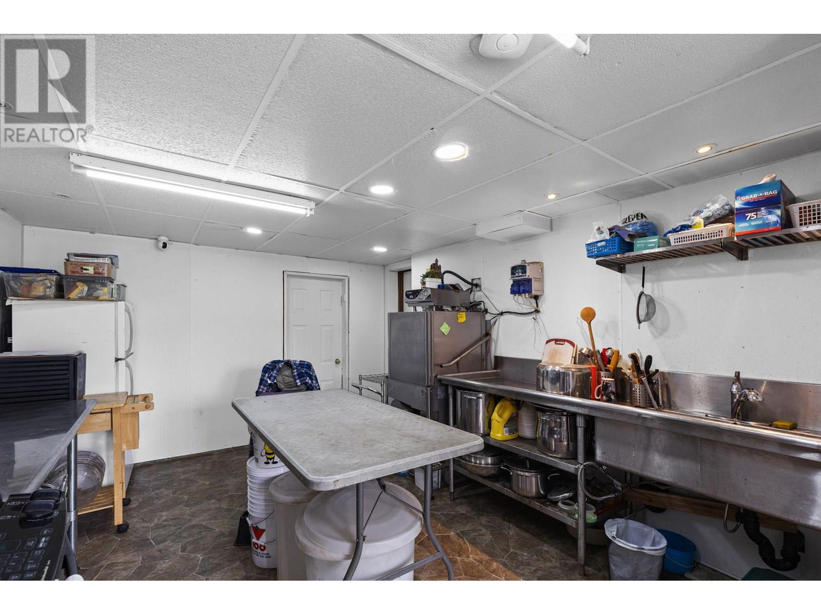 5585 REID ROAD - 82