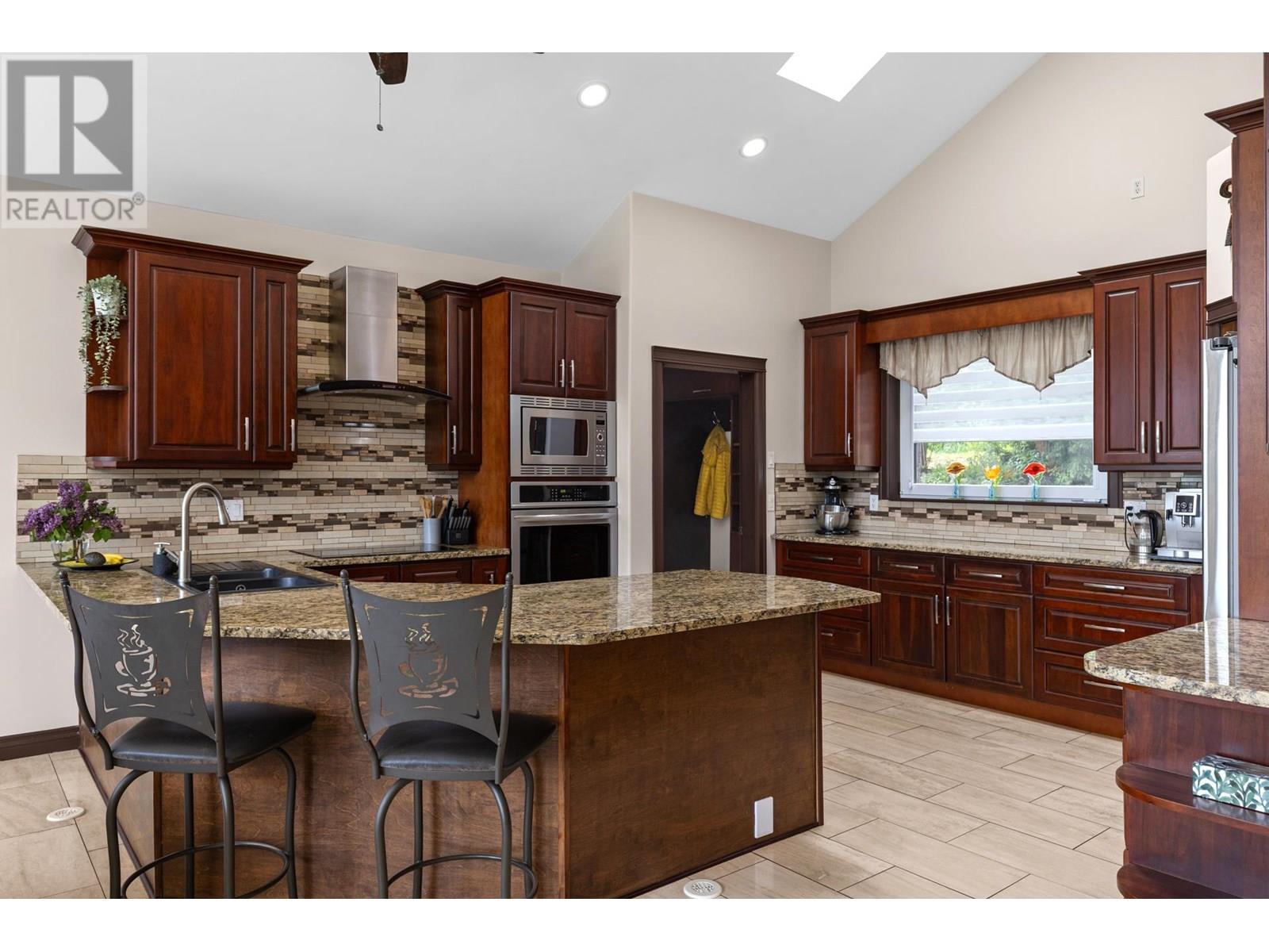 5585 REID ROAD - 13