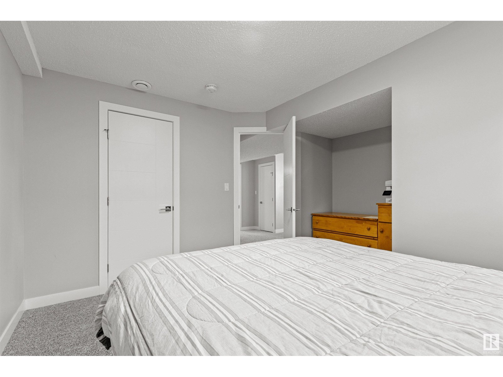 Photo 7 of 63 Glenwood Cr, Stony Plain AB