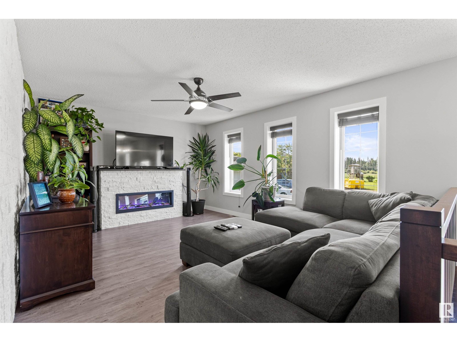 Photo 33 of 63 Glenwood Cr, Stony Plain AB