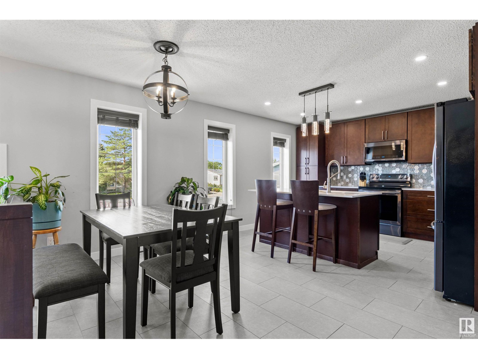 Photo 11 of 63 Glenwood Cr, Stony Plain AB