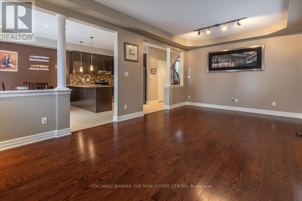 Photo 5 of 114 Laurendale Avenue, Georgina ON