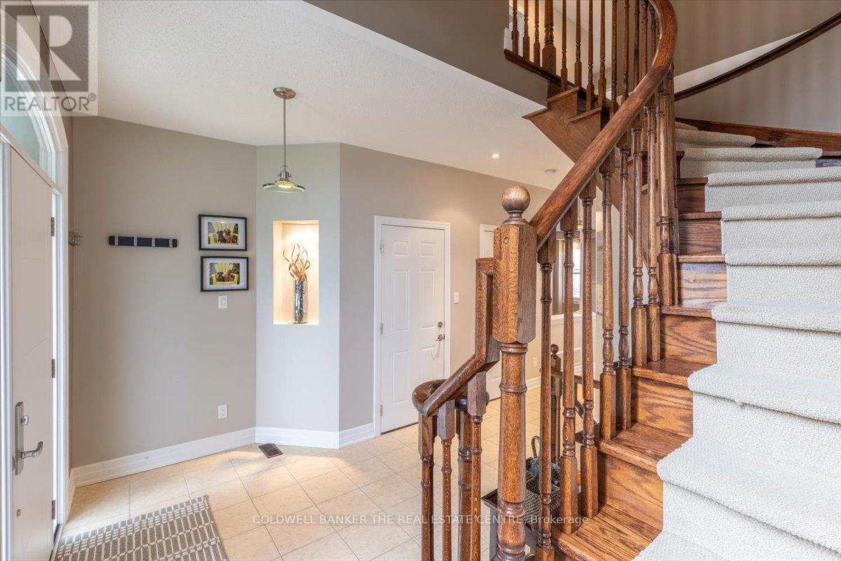 Photo 40 of 114 Laurendale Avenue, Georgina ON