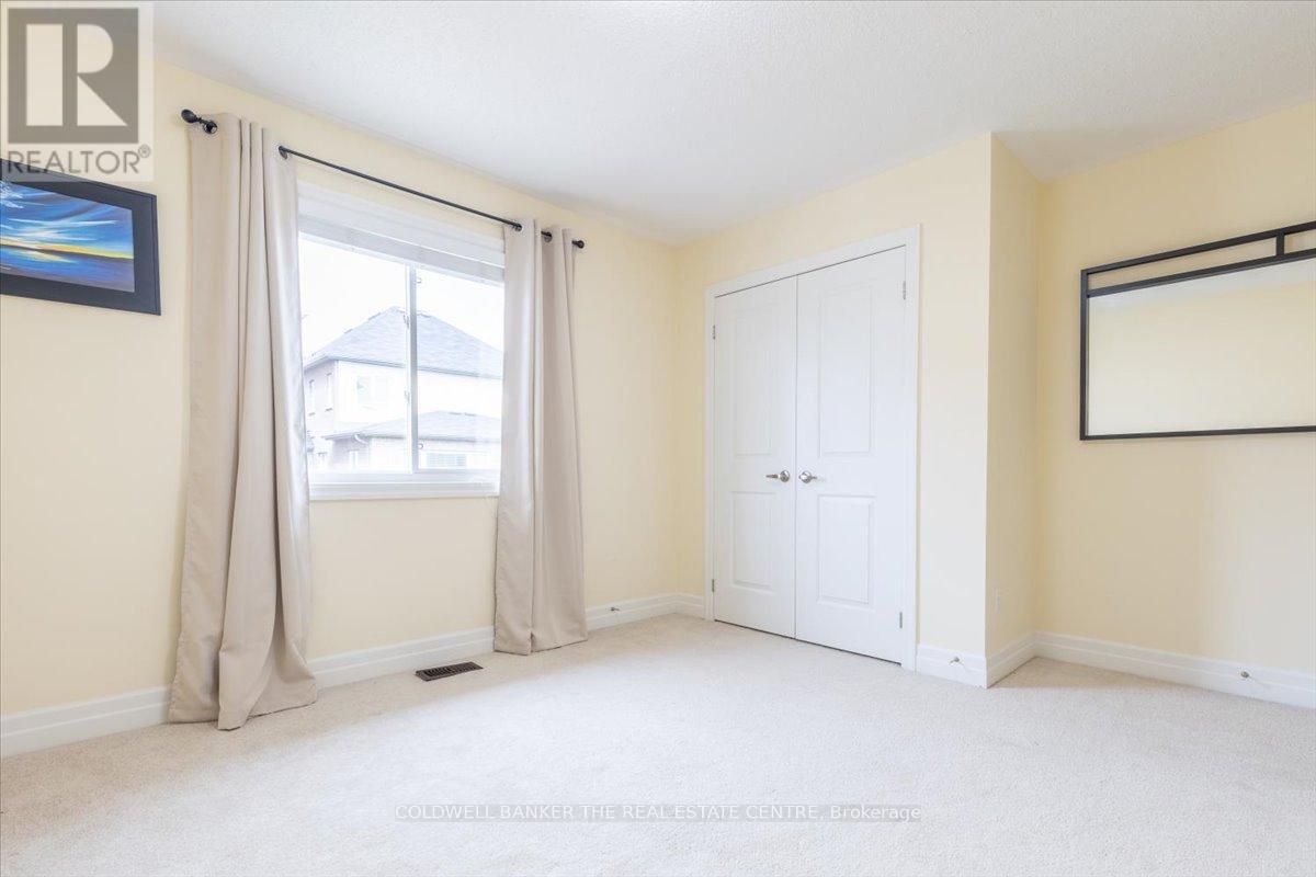Photo 4 of 114 Laurendale Avenue, Georgina ON