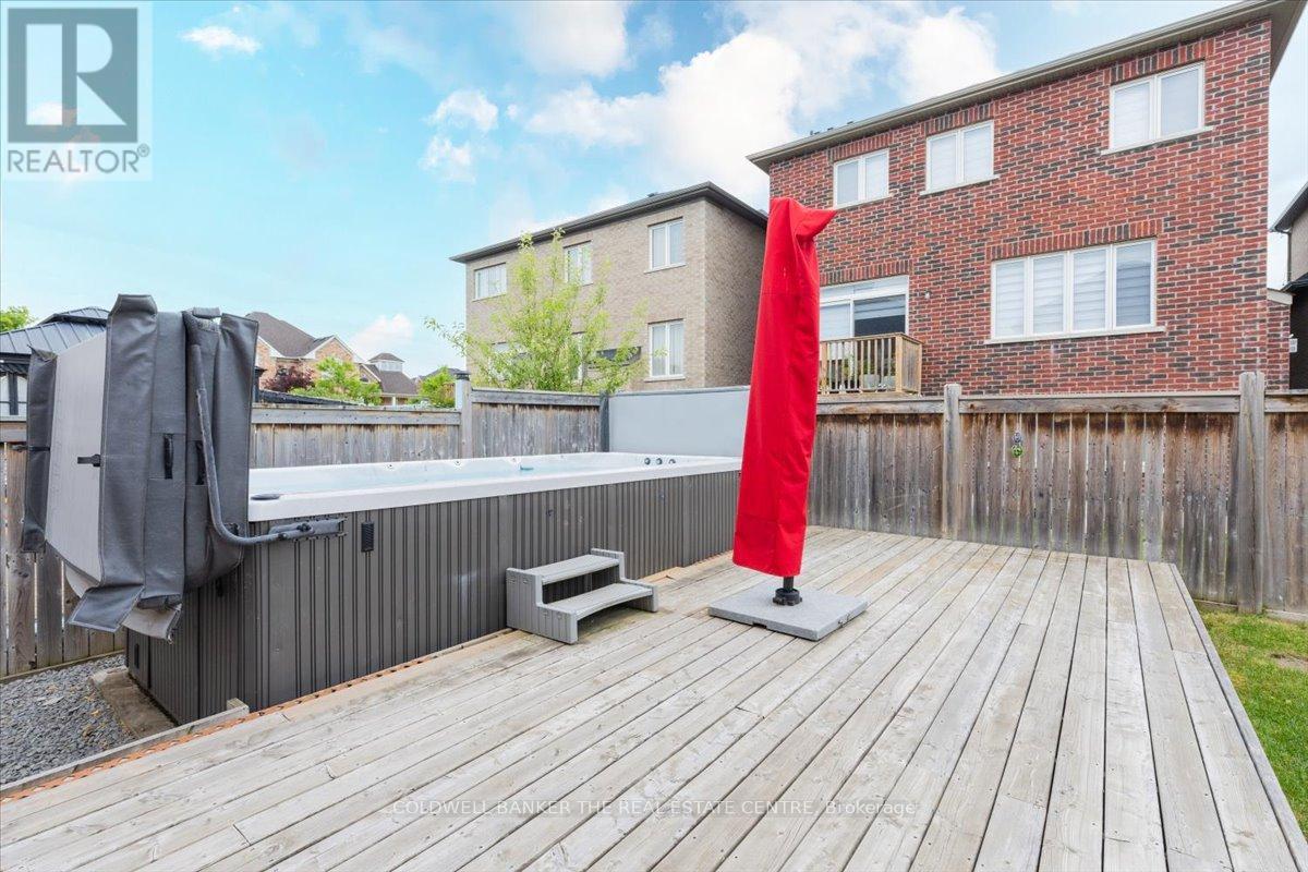 Photo 10 of 114 Laurendale Avenue, Georgina ON