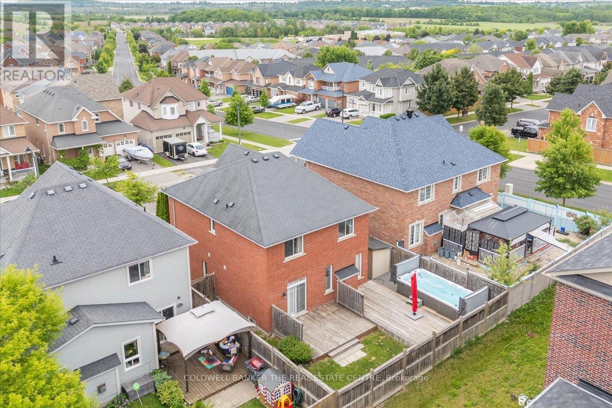 Photo 36 of 114 Laurendale Avenue, Georgina ON