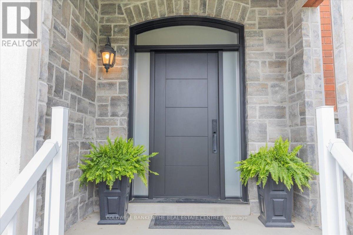 Photo 45 of 114 Laurendale Avenue, Georgina ON
