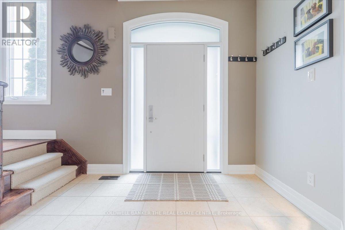 Photo 24 of 114 Laurendale Avenue, Georgina ON