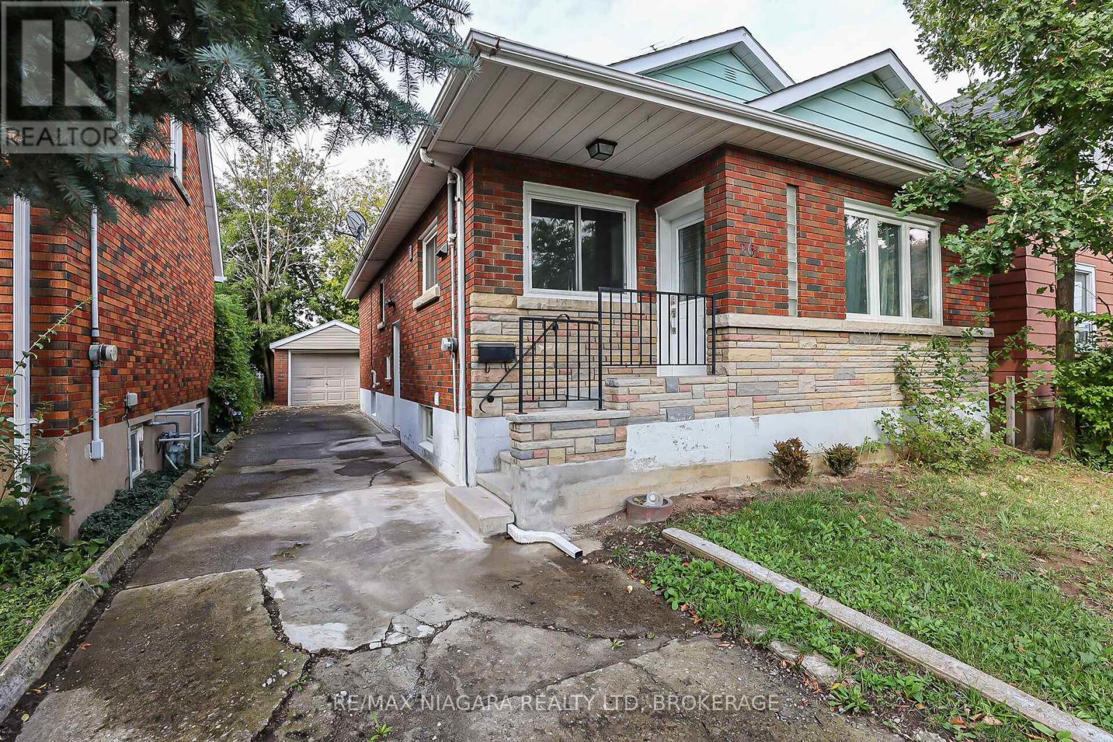 Photo 5 of 261 Vine Street, St Catharines ON