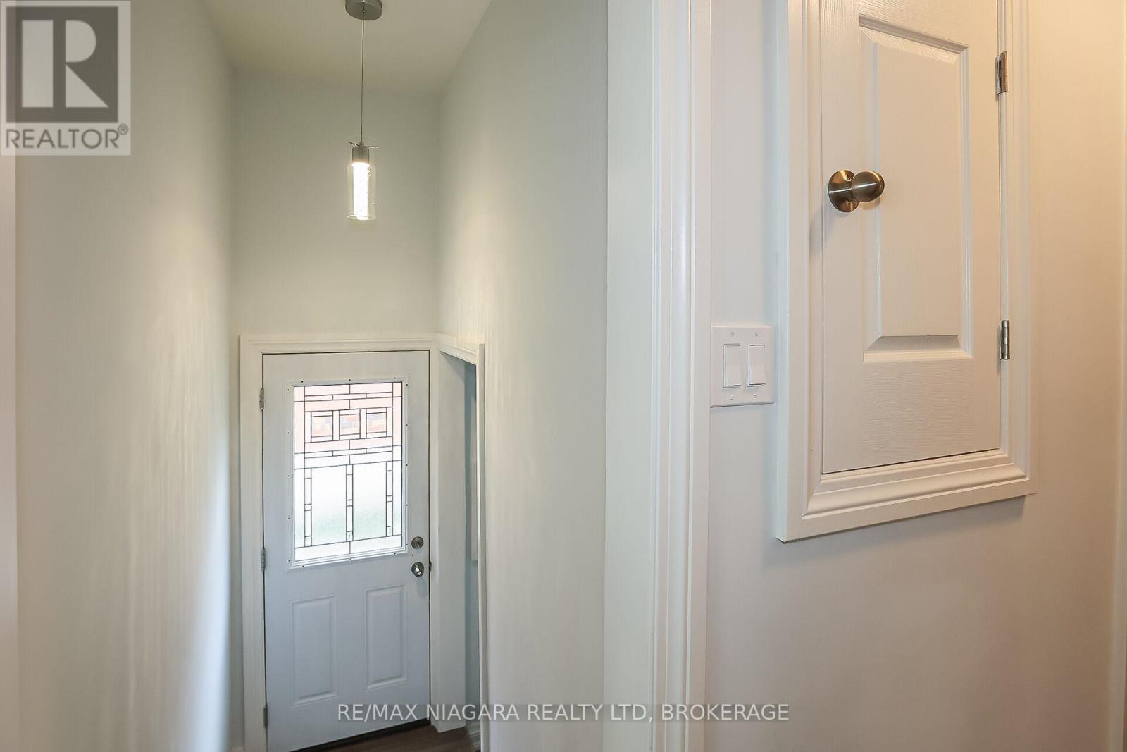 Photo 37 of 261 Vine Street, St Catharines ON