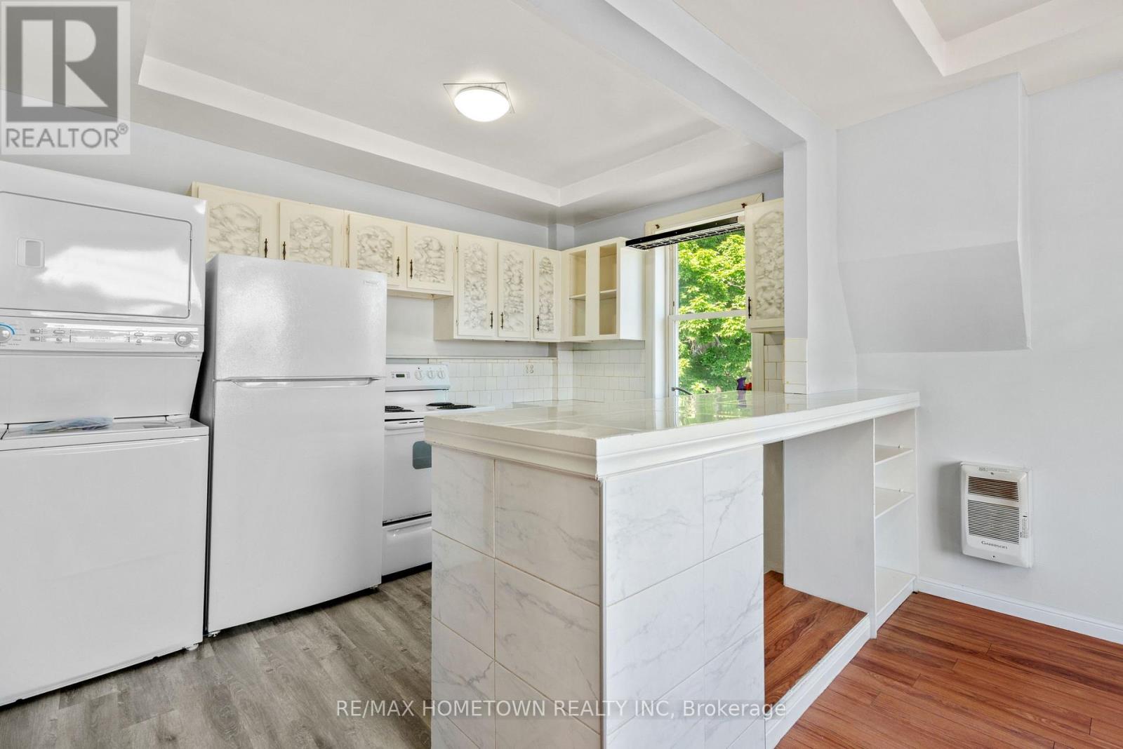 Photo 2 of 256 Ann Street, Prescott ON