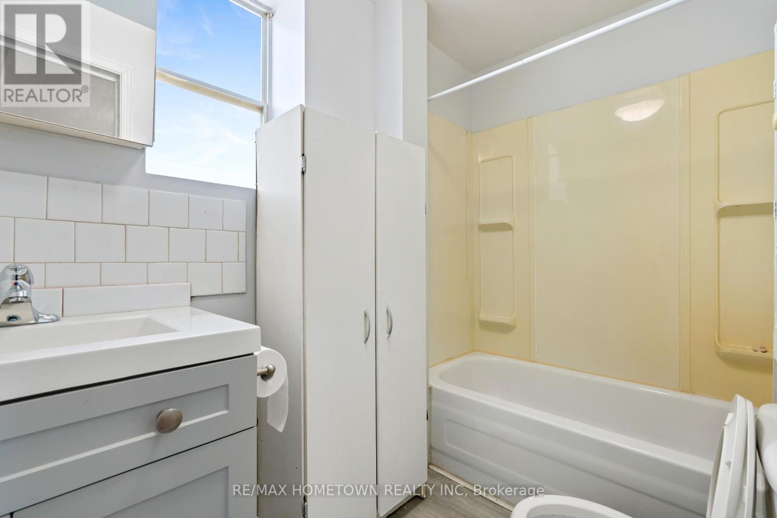 Photo 15 of 256 Ann Street, Prescott ON