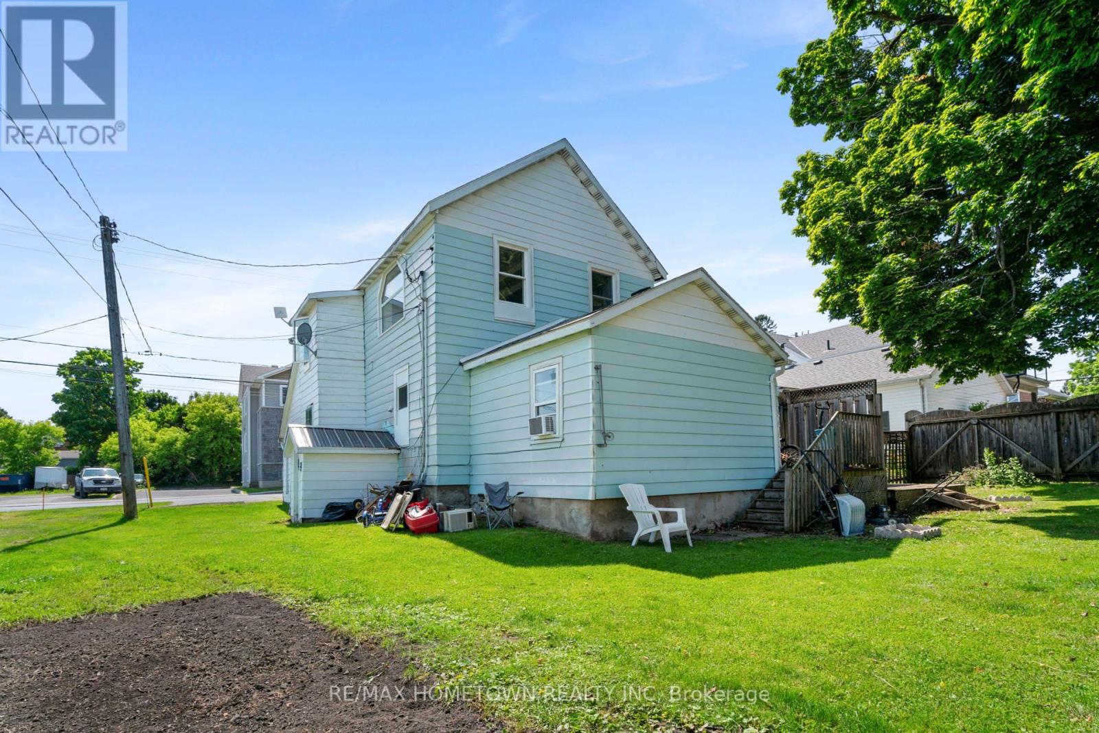 Photo 3 of 256 Ann Street, Prescott ON