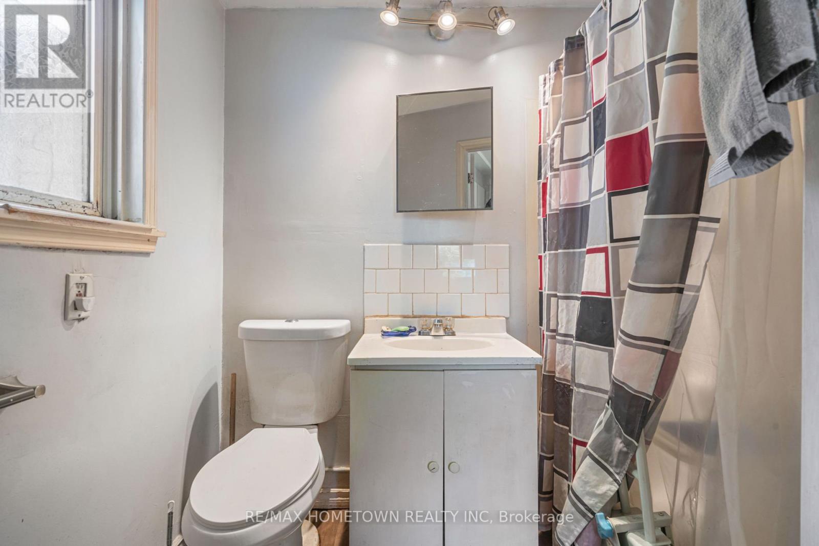 Photo 4 of 256 Ann Street, Prescott ON