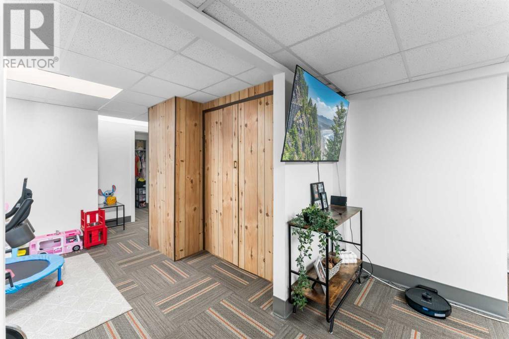 Single Family House Bungalow for Sale in  Silver Springs Hill NW Silver Springs Calgary 