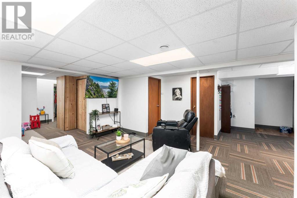 Single Family House Bungalow for Sale in  Silver Springs Hill NW Silver Springs Calgary 