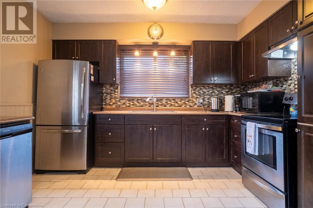 Photo 11 of 15 Alba Street, Stoney Creek ON