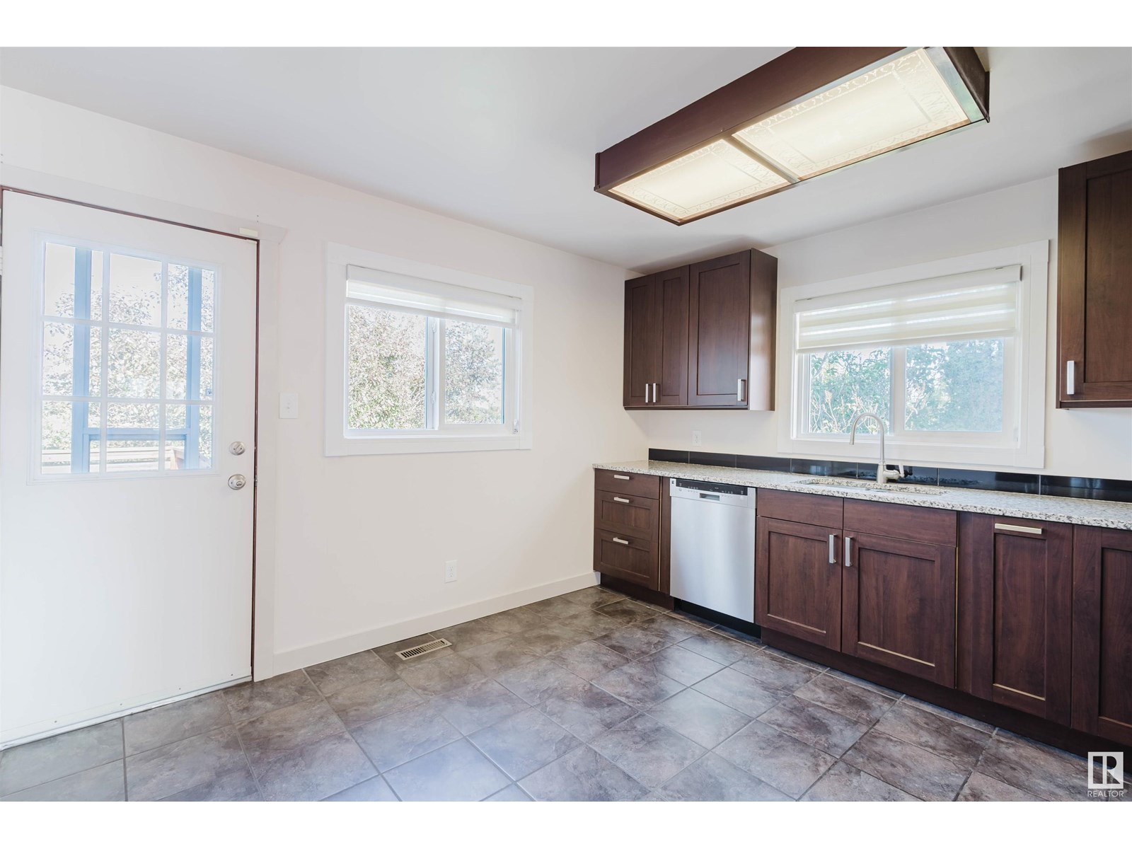 Photo 12 of 1917 108 St Nw, Edmonton AB