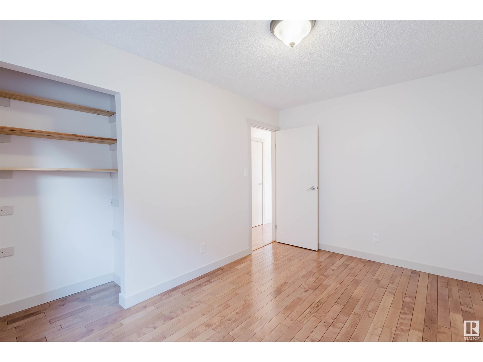 Photo 18 of 1917 108 St Nw, Edmonton AB