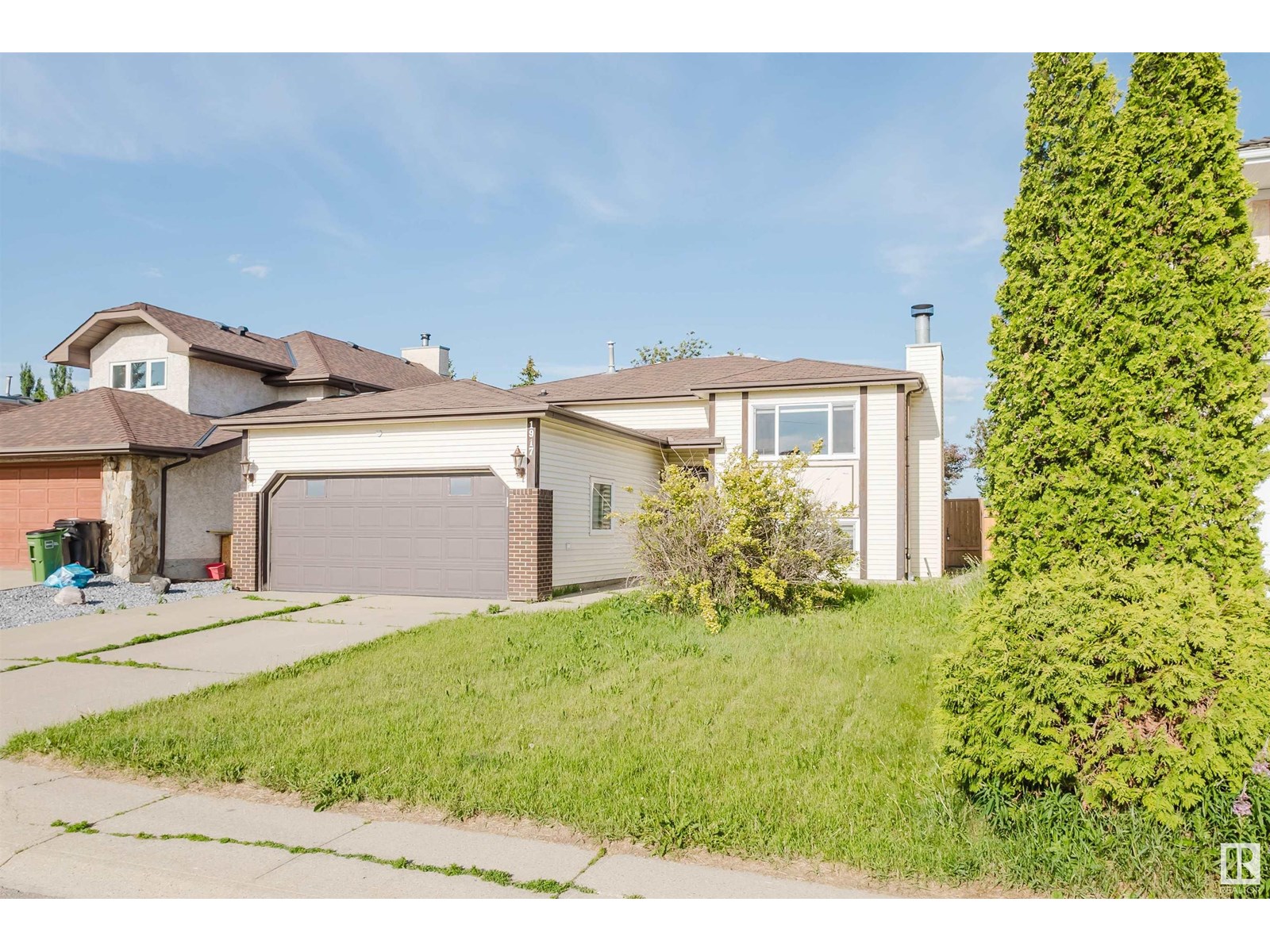 Photo 2 of 1917 108 St Nw, Edmonton AB