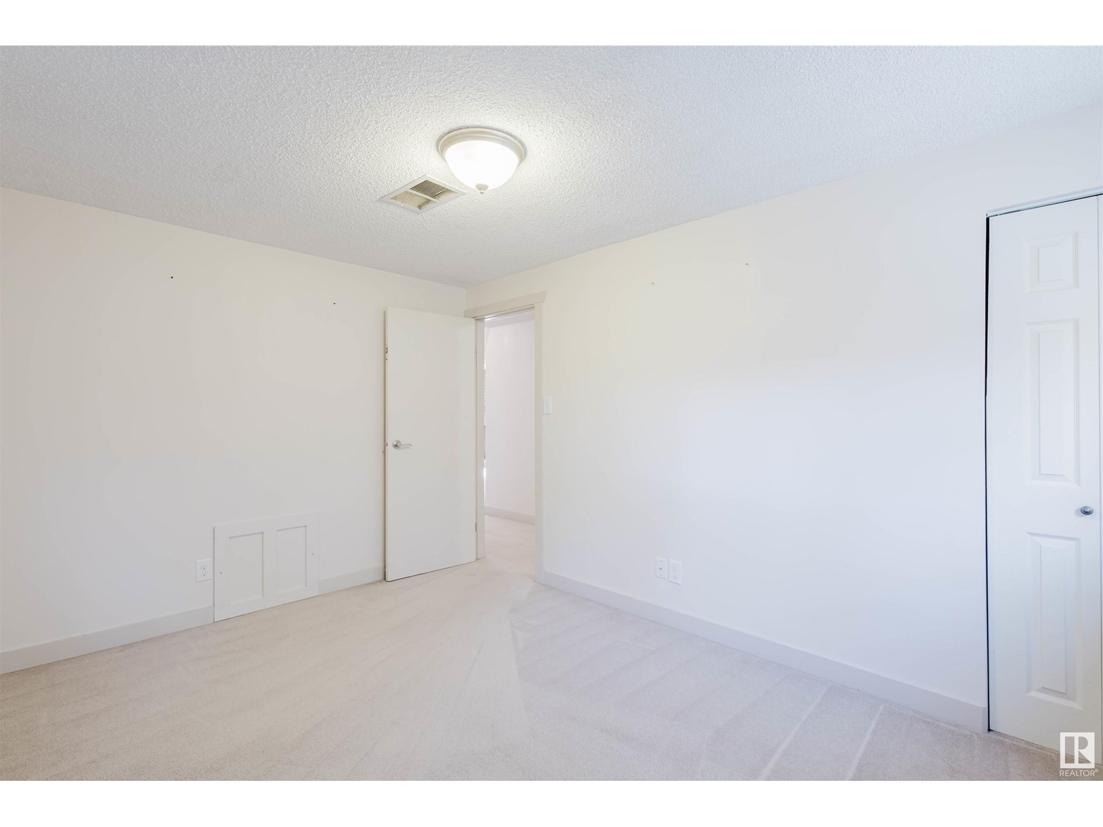 Photo 29 of 1917 108 St Nw, Edmonton AB
