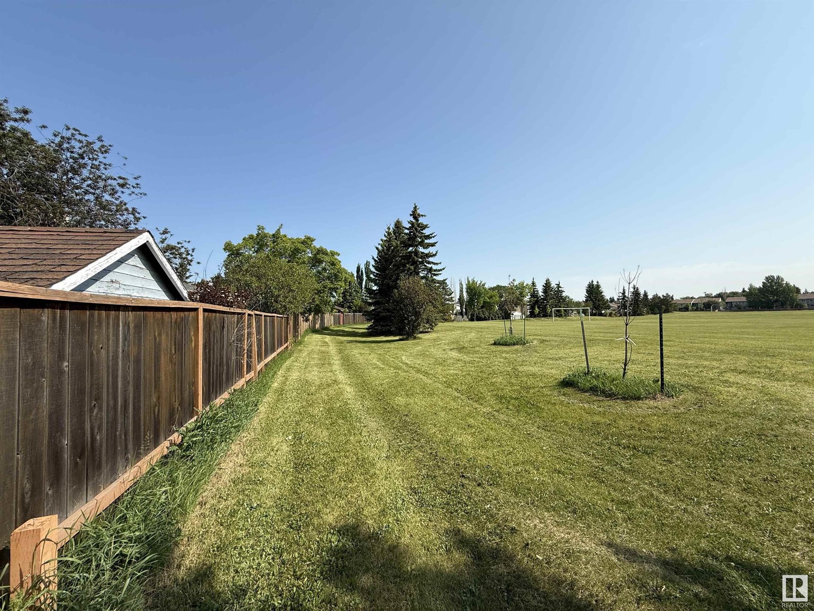 Photo 35 of 1917 108 St Nw, Edmonton AB
