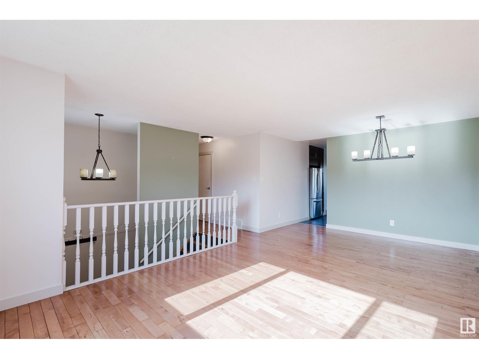 Photo 4 of 1917 108 St Nw, Edmonton AB