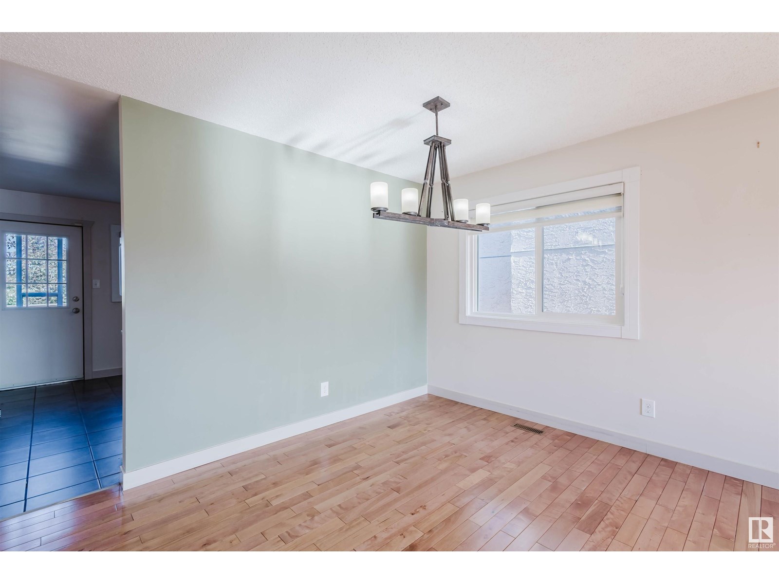 Photo 8 of 1917 108 St Nw, Edmonton AB