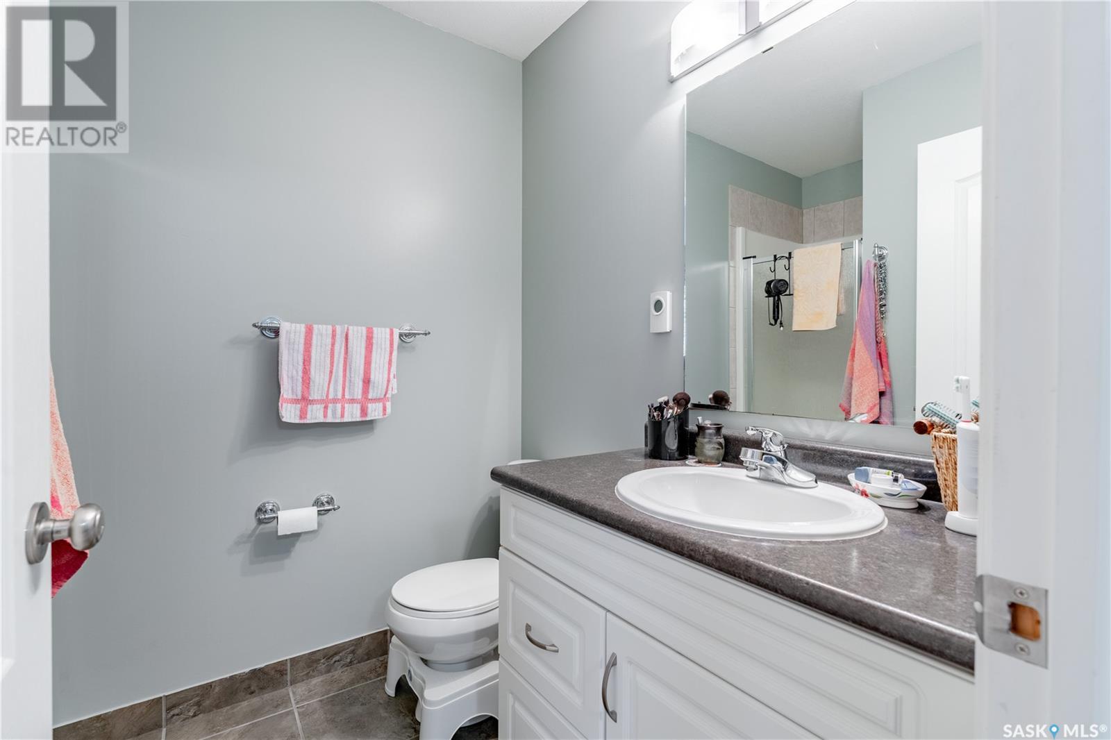 Single Family House 2 Level for Sale in  F AVENUE N Saskatoon 