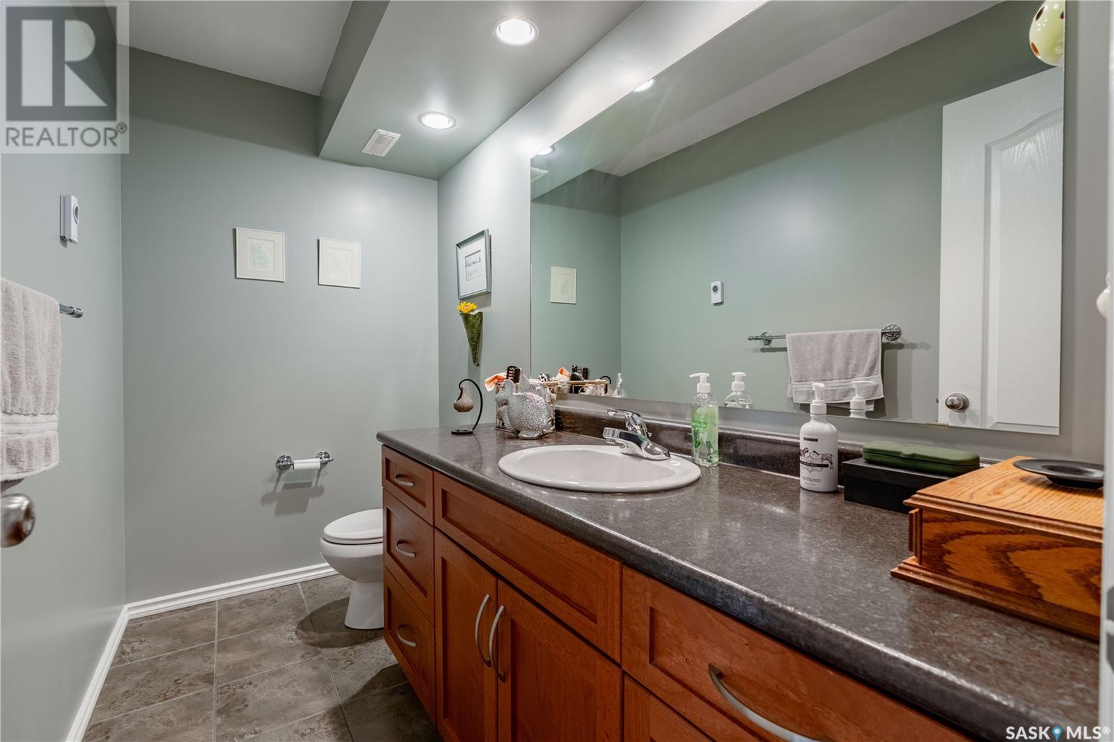 Single Family House 2 Level for Sale in  F AVENUE N Saskatoon 