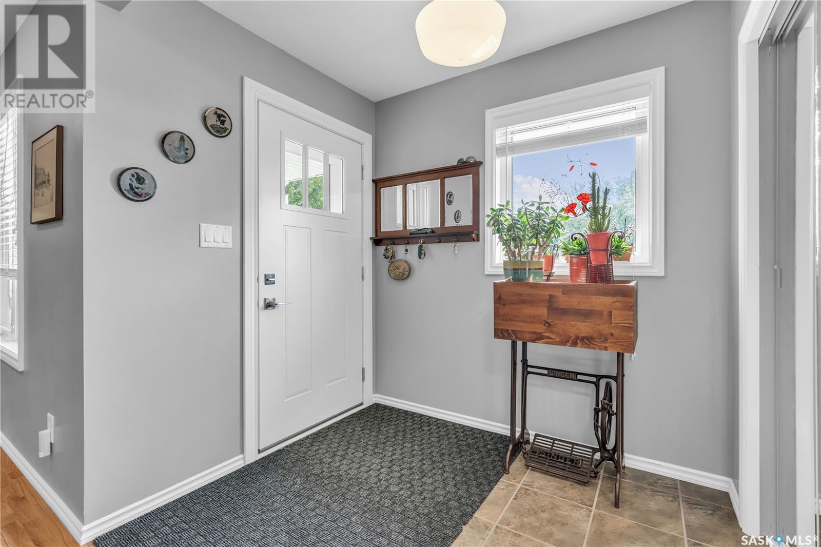 Single Family House 2 Level for Sale in  F AVENUE N Saskatoon 