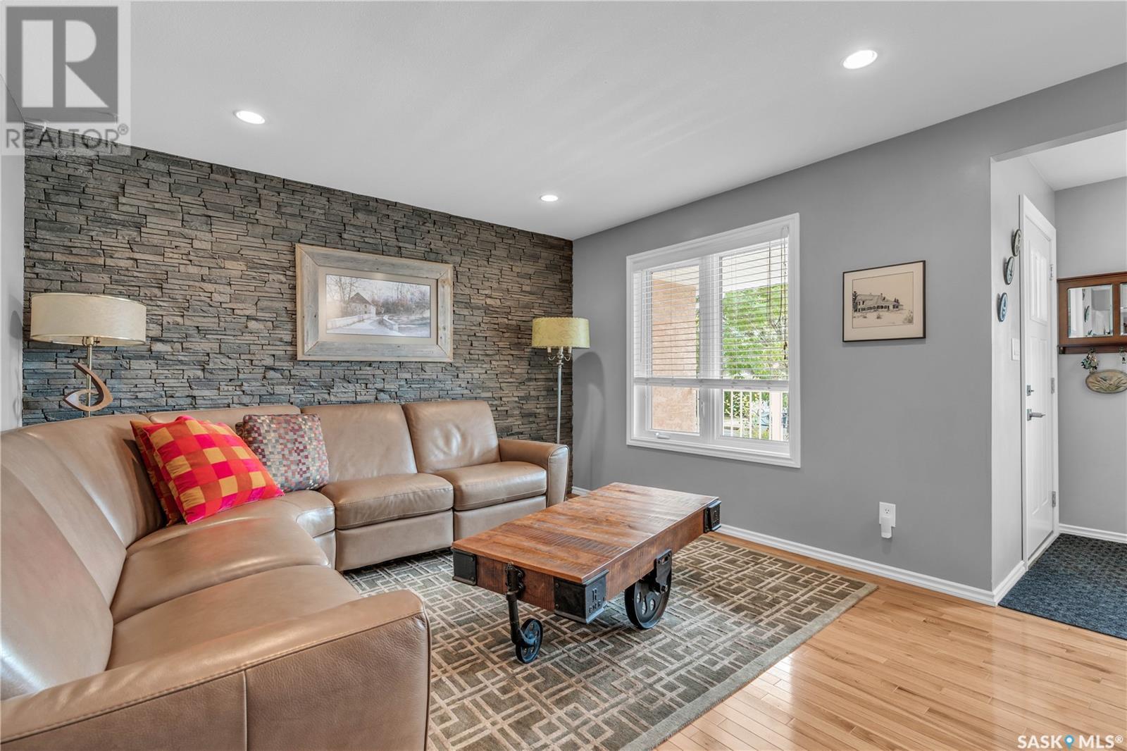 Single Family House 2 Level for Sale in  F AVENUE N Saskatoon 