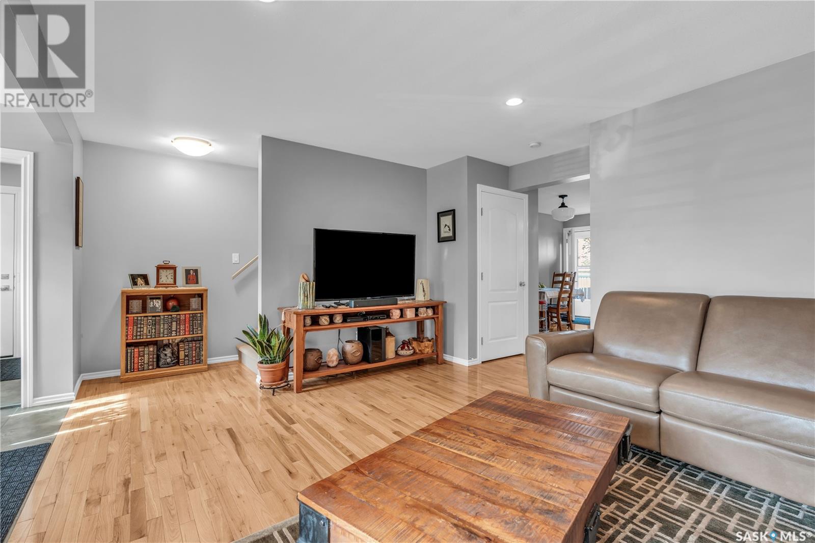 Single Family House 2 Level for Sale in  F AVENUE N Saskatoon 