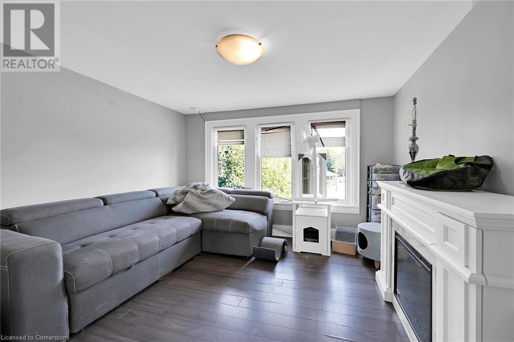 Photo 5 of 942 Upper Gage Avenue, Hamilton ON