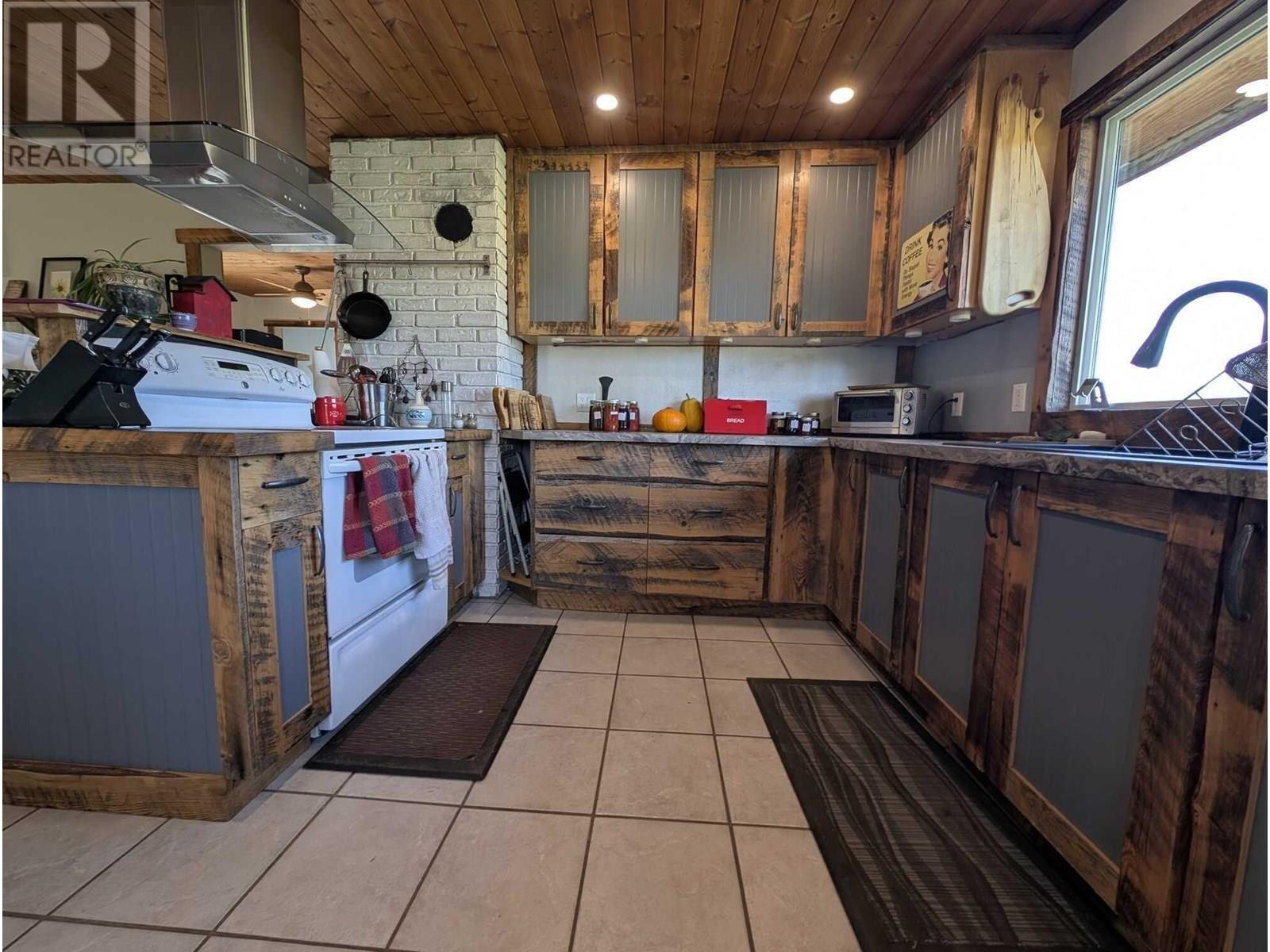 10281 LEE ROAD, Williams Lake