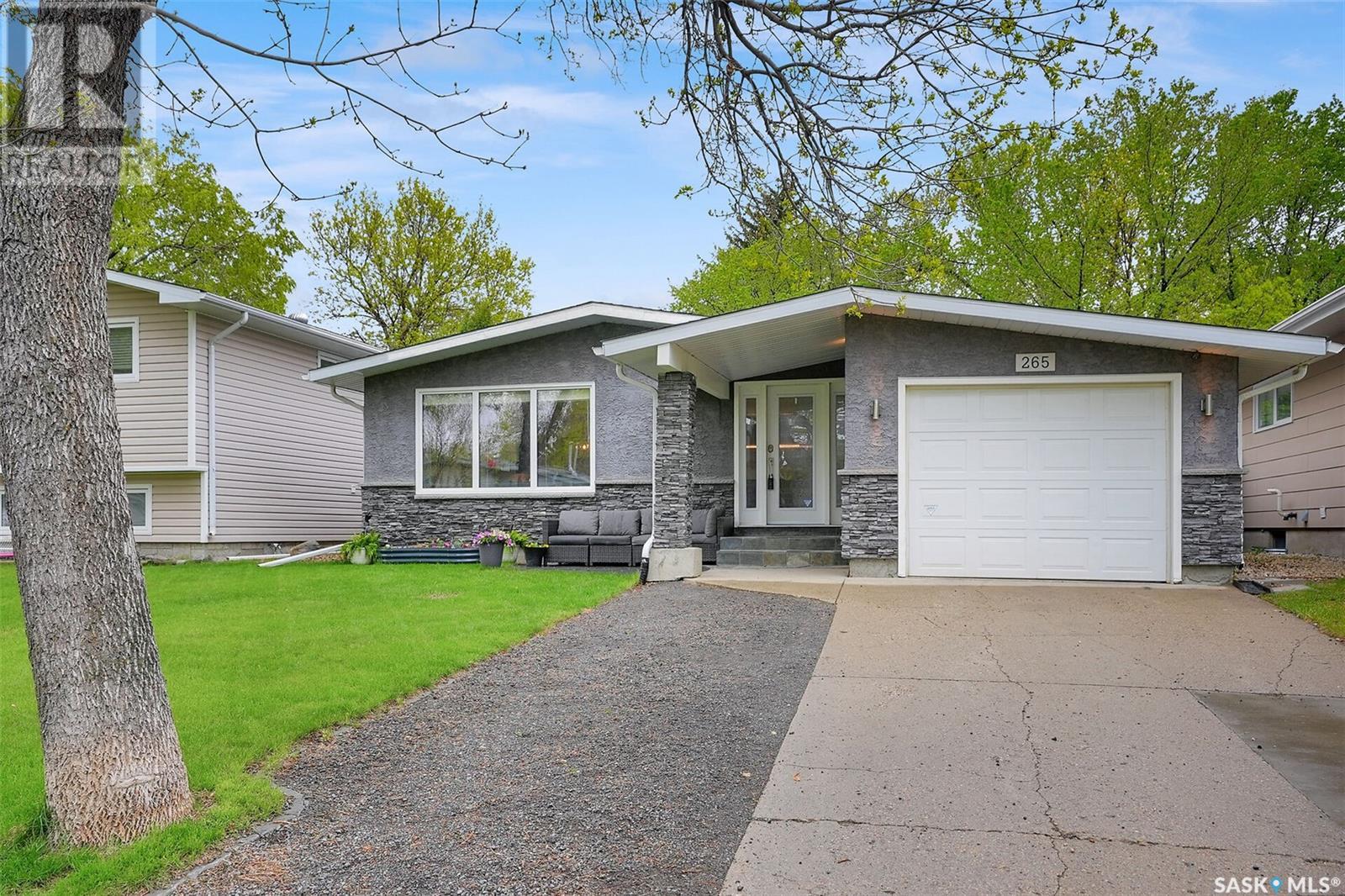 Single Family House Bungalow for Sale in  Habkirk DRIVE Regina 