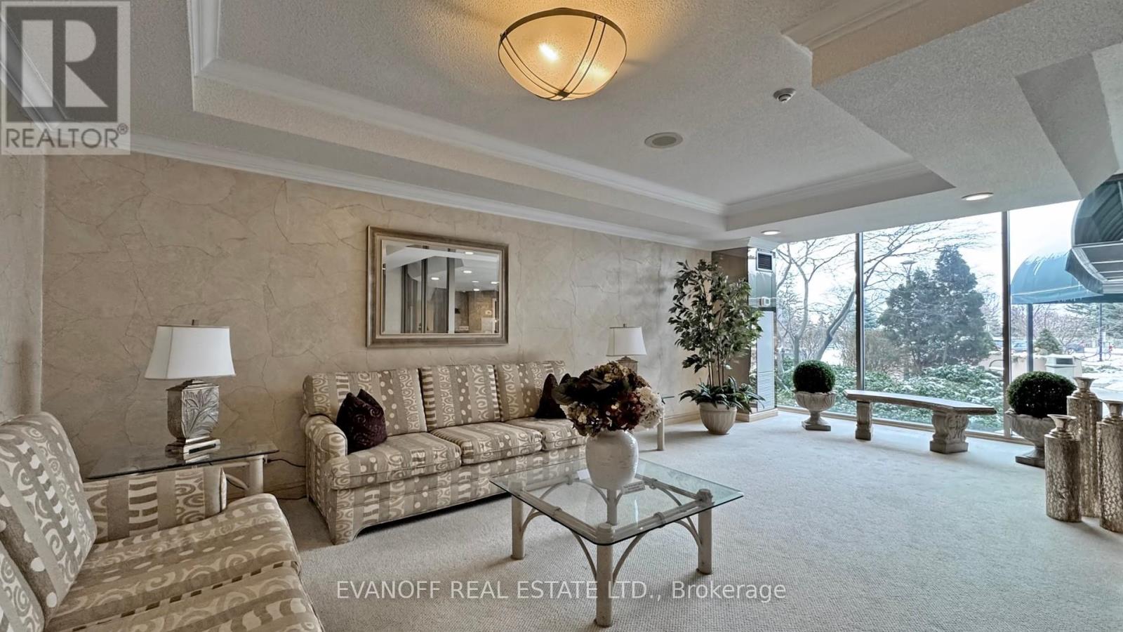 Photo 4 of 1030 10 Guildwood Parkway, Toronto ON