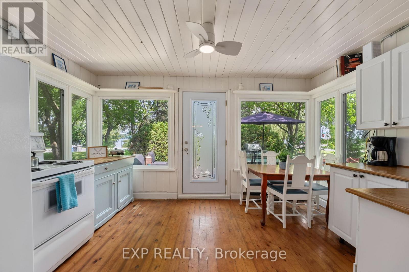 Photo 15 of 21 Lake Drive E, Georgina ON