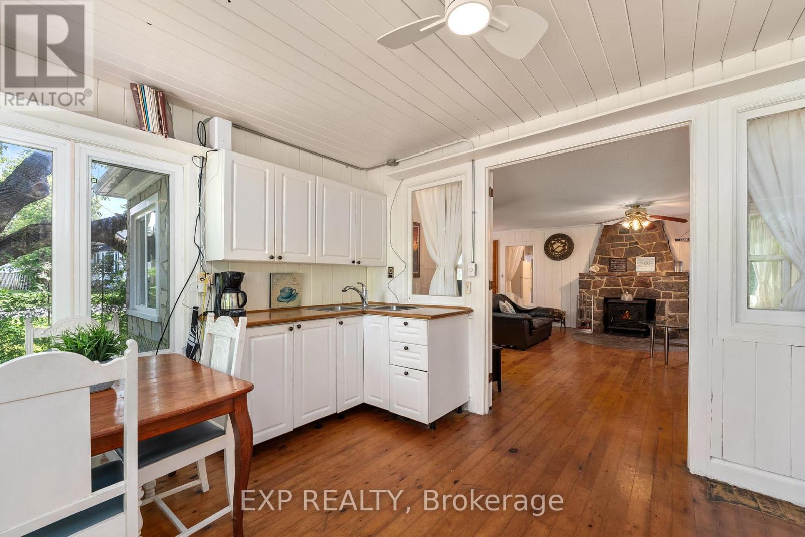 Photo 37 of 21 Lake Drive E, Georgina ON
