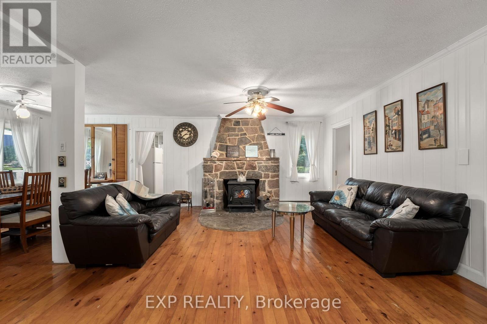 Photo 16 of 21 Lake Drive E, Georgina ON