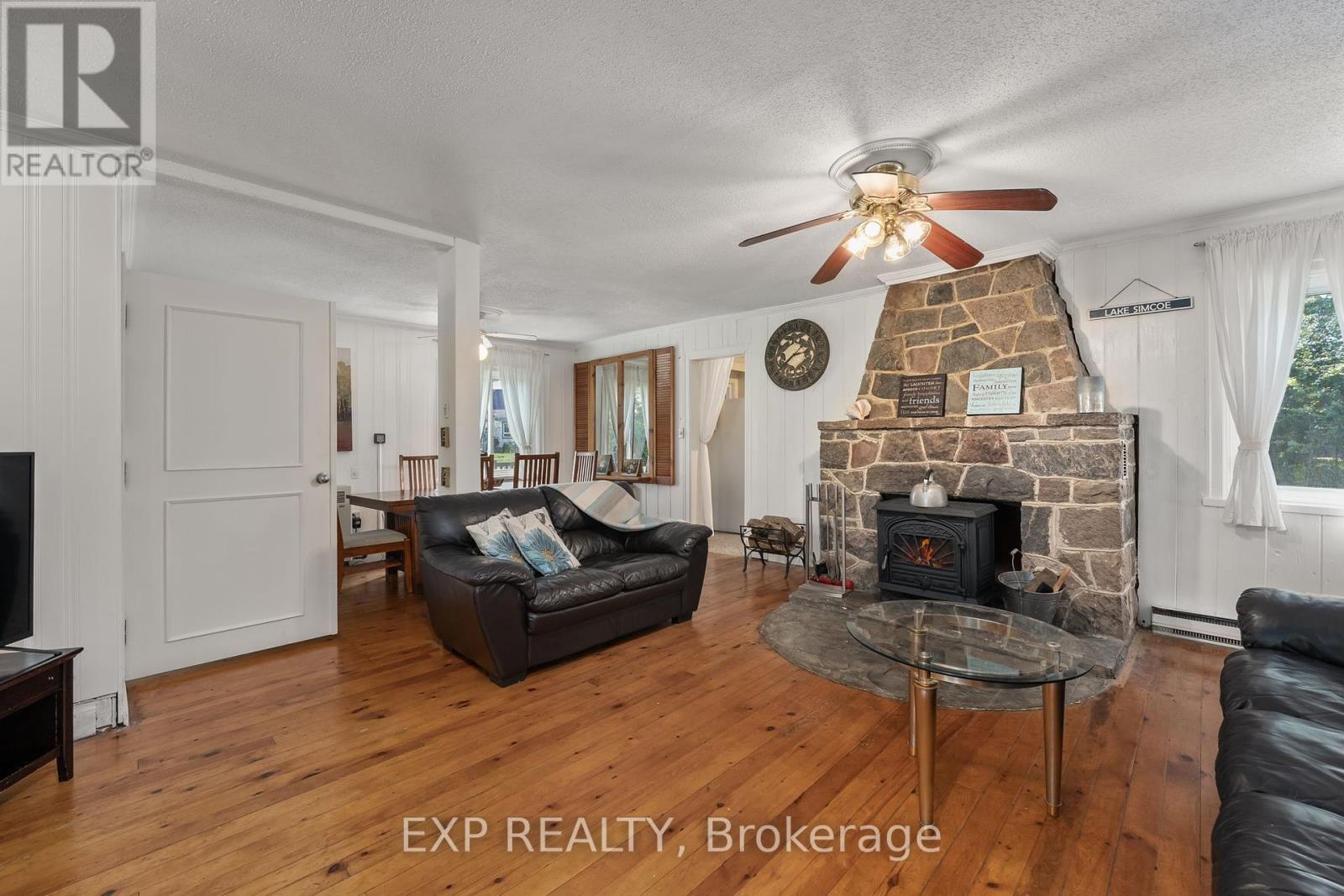 Photo 24 of 21 Lake Drive E, Georgina ON