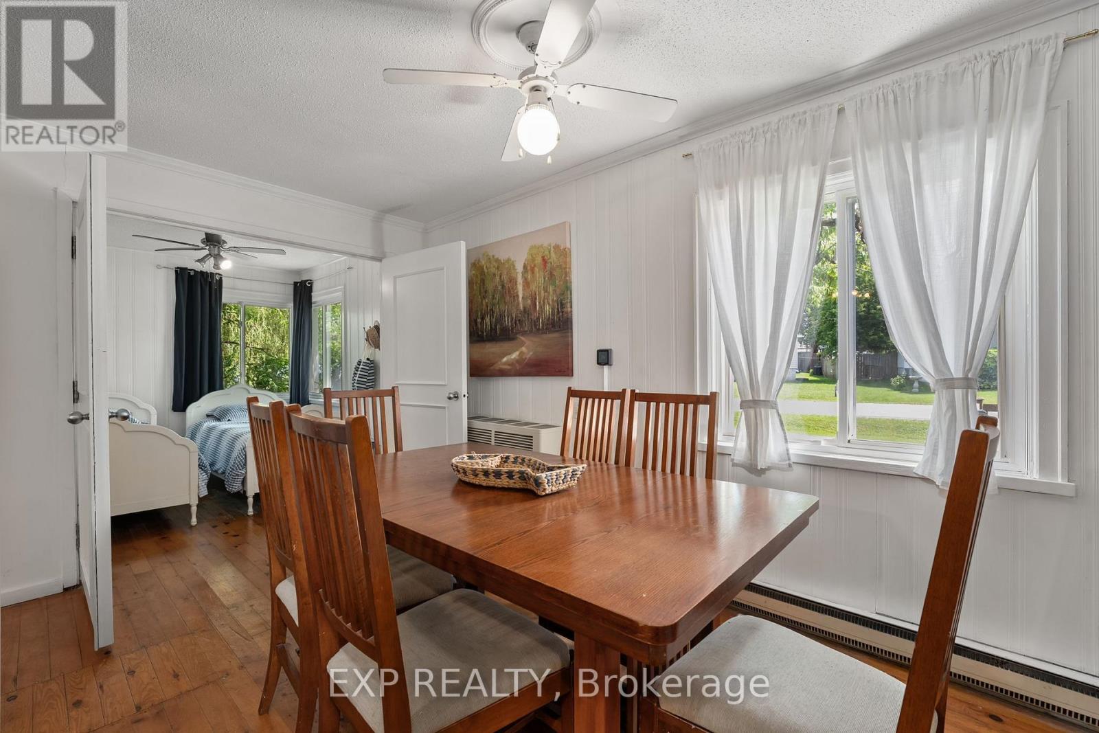 Photo 12 of 21 Lake Drive E, Georgina ON