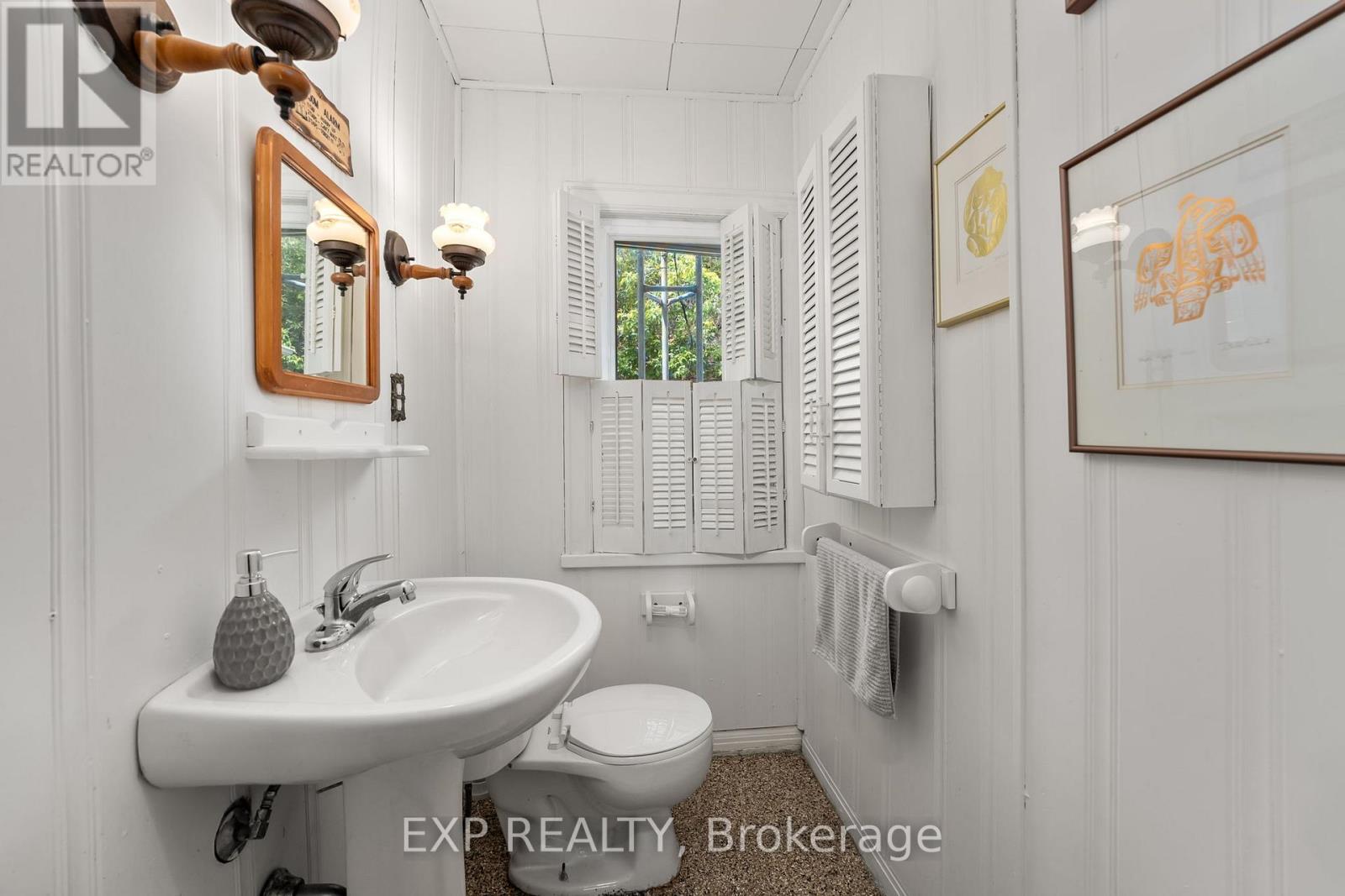 Photo 5 of 21 Lake Drive E, Georgina ON